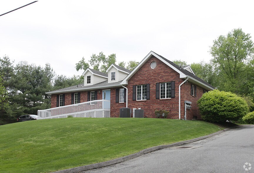2 Jay Ln, Hopewell Junction, NY for sale - Building Photo - Image 1 of 1