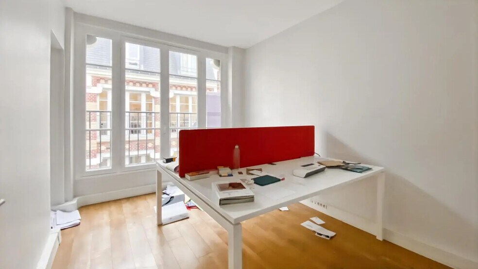 Office in Paris for lease - Building Photo - Image 2 of 5