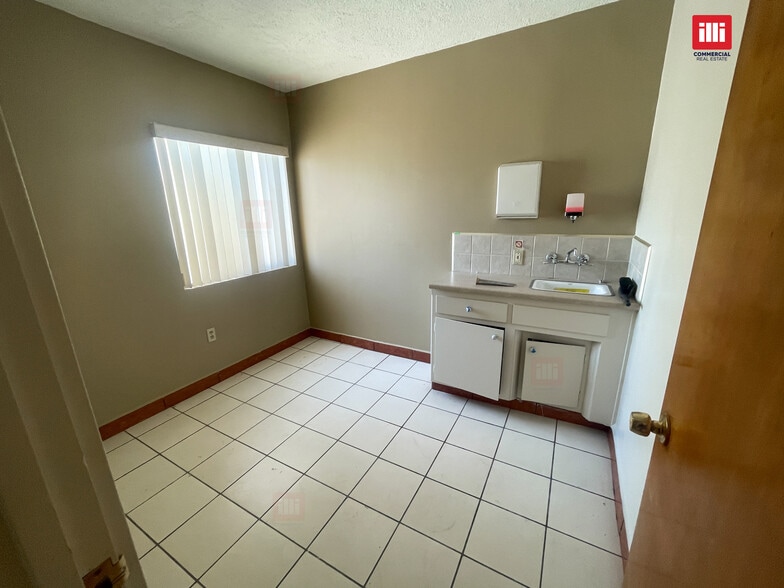 1239 N Avalon Blvd, Wilmington, CA for lease - Building Photo - Image 2 of 8