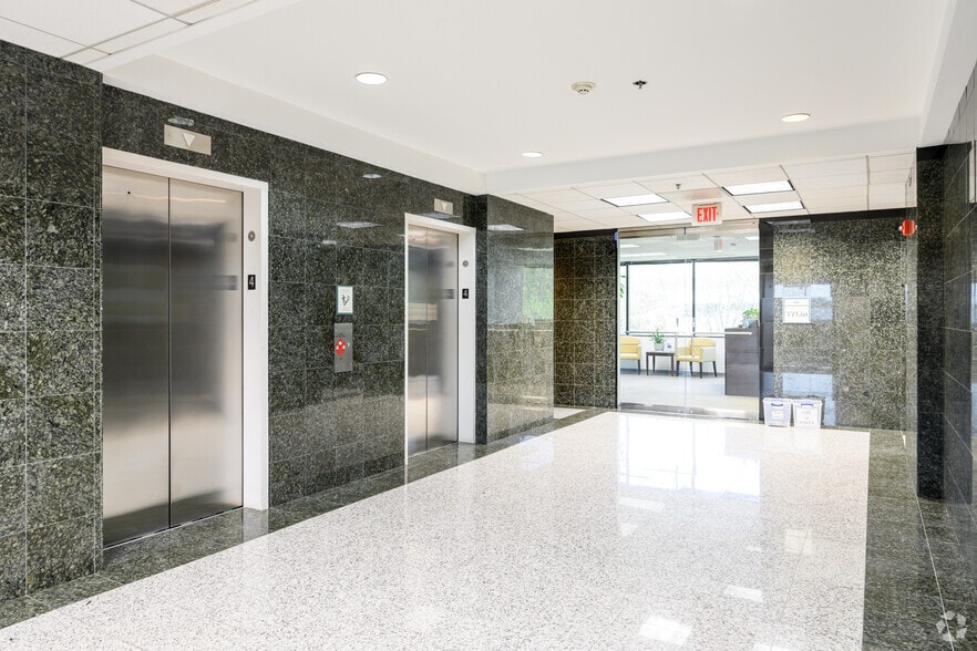 5301 Shawnee Rd, Alexandria, VA for lease - Building Photo - Image 3 of 7