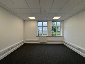 11-13 Montrose Ave, Glasgow for lease Interior Photo- Image 2 of 4