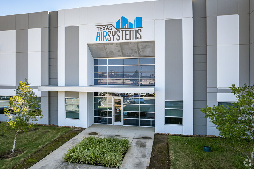 631 Buffalo Lakes Dr, Missouri City, TX for lease - Building Photo - Image 3 of 4