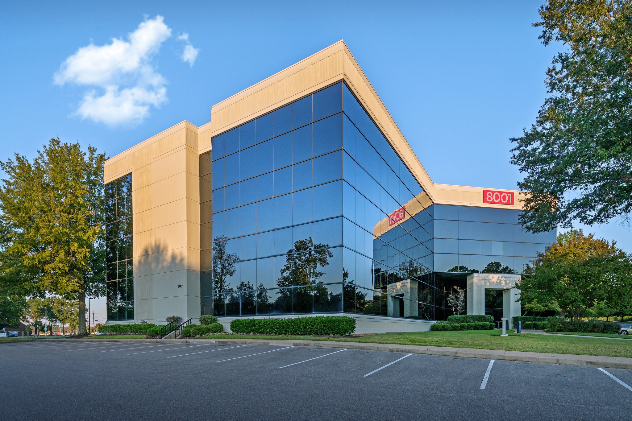 8001 Centerview Pky, Memphis, TN for sale Primary Photo- Image 1 of 1