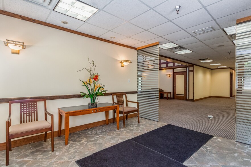 192 Tower Dr, Middletown, NY for lease - Lobby - Image 2 of 16