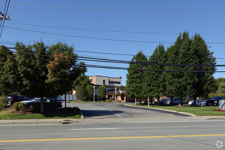 1524 Atwood Ave, Johnston, RI for sale - Building Photo - Image 3 of 30