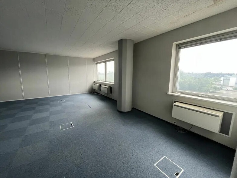 Office in Mâcon for lease - Interior Photo - Image 2 of 15