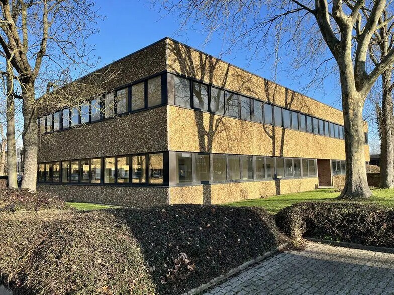 Office in Hoenheim for lease - Building Photo - Image 1 of 2