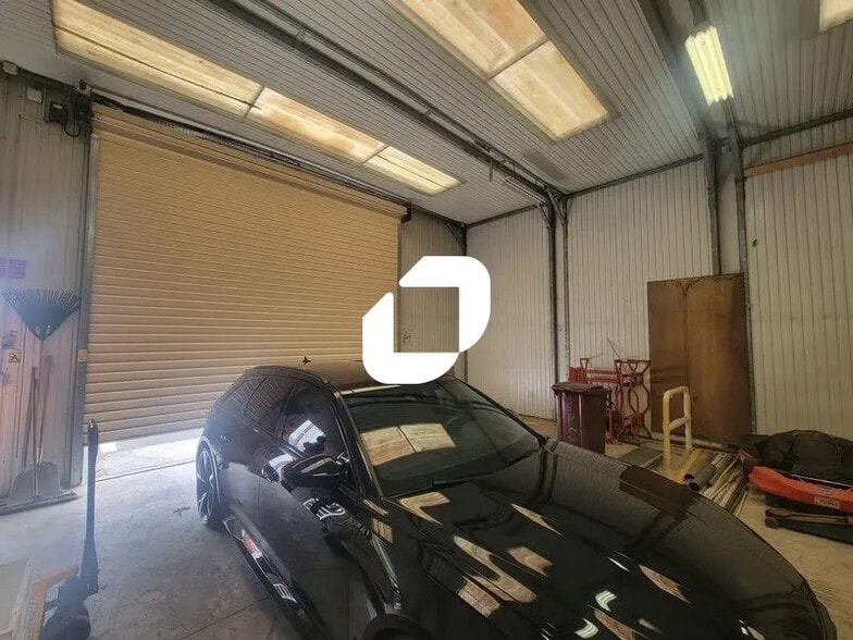 Flex in Ballainvilliers for lease - Interior Photo - Image 3 of 10