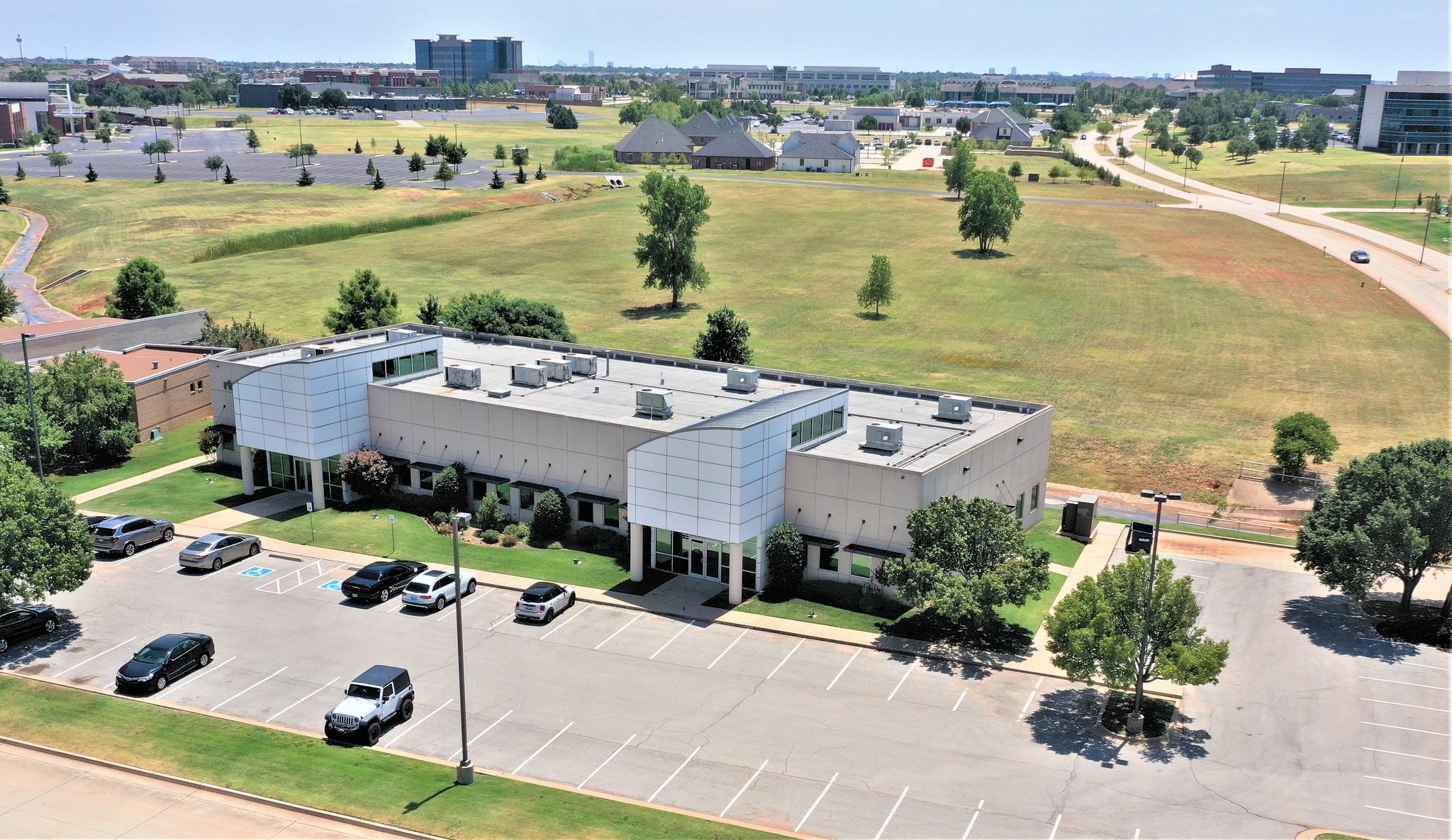 14918-14920 Hertz Quail Springs, Oklahoma City, OK for sale Primary Photo- Image 1 of 1