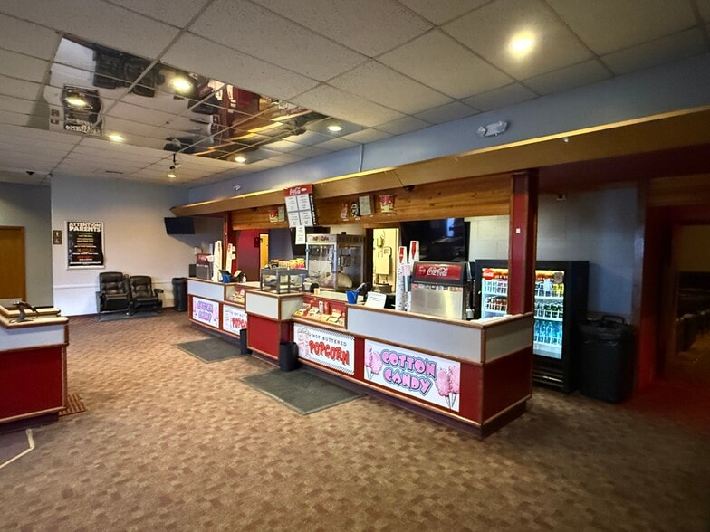 35493 Kalifornsky Beach Rd, Soldotna, AK for sale - Interior Photo - Image 2 of 28