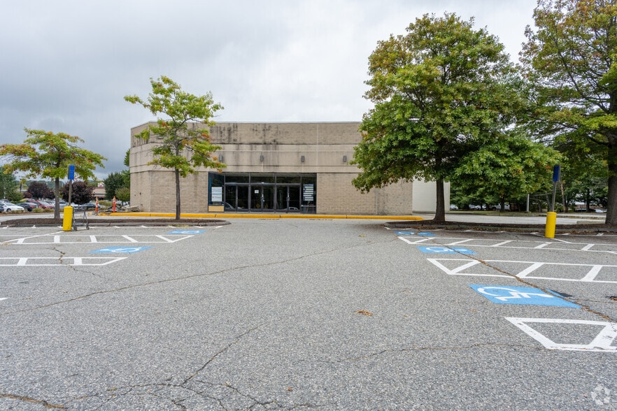 1003 Poquonnock Rd, Groton, CT for lease - Building Photo - Image 2 of 4