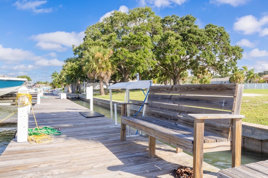 5816 Skimmer Point Blvd S, Gulfport, FL for lease - Building Photo - Image 2 of 10