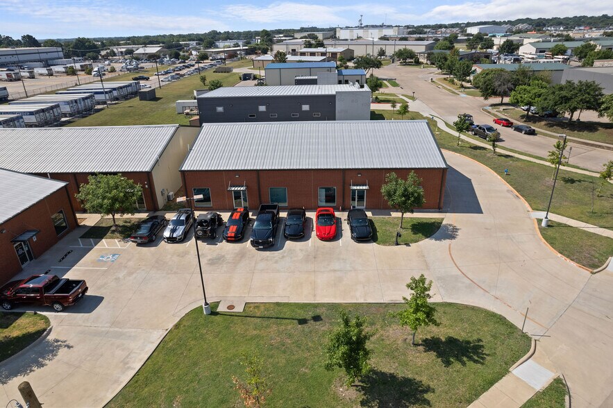 414 Powerhouse St, McKinney, TX for lease - Building Photo - Image 2 of 21