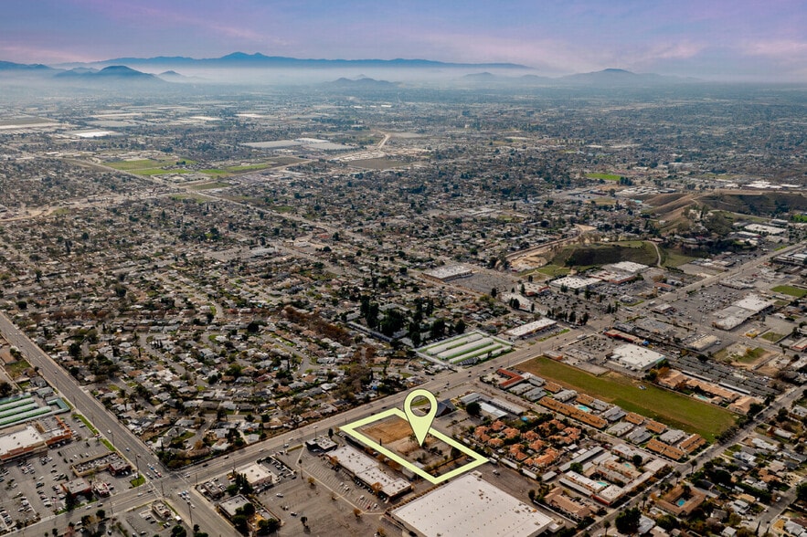 1888 E Highland Ave, San Bernardino, CA for sale - Building Photo - Image 2 of 4