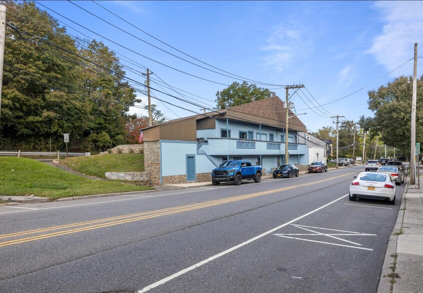 120-124 Laurel Rd, East Northport, NY for sale - Building Photo - Image 2 of 47