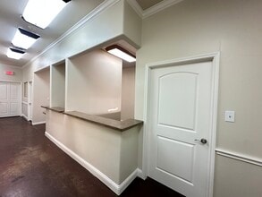 305 Limestone Ter, Jarrell, TX for lease Interior Photo- Image 1 of 8