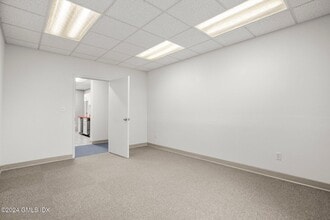 6 Oak St W, Greenwich, CT for lease Interior Photo- Image 1 of 2