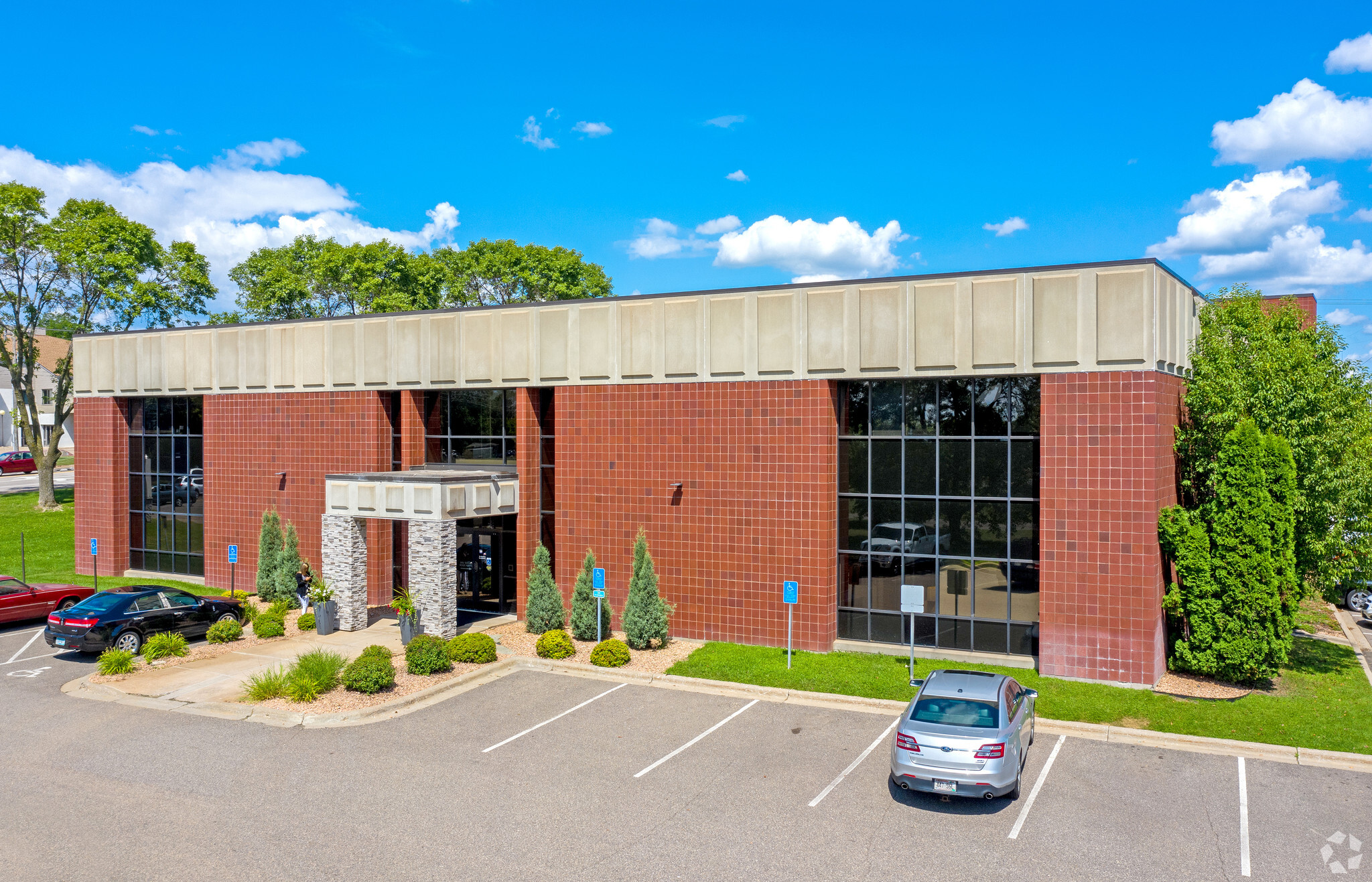 1687 Woodlane Dr, Woodbury, MN for sale Building Photo- Image 1 of 1