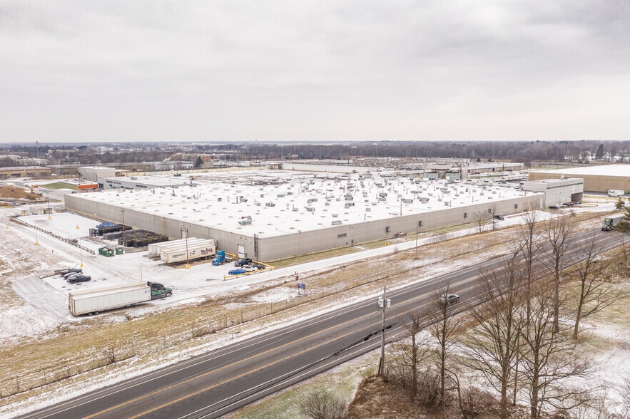 6600 New Venture Gear Dr, East Syracuse, NY for lease - Building Photo - Image 2 of 21