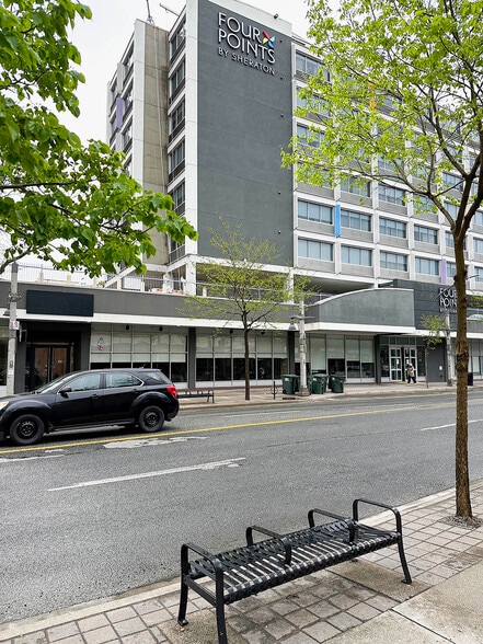 430 Ouellette Ave, Windsor, ON for lease - Building Photo - Image 3 of 4