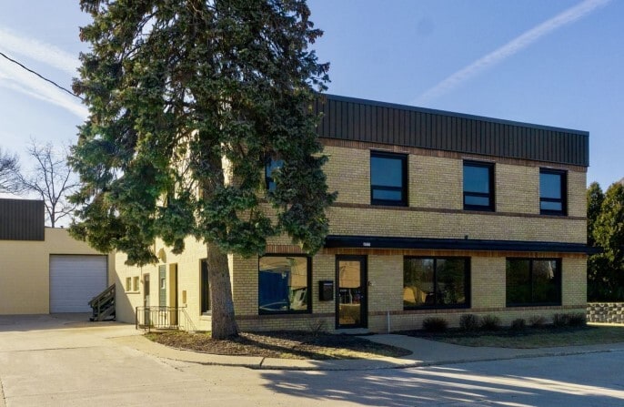 8035 N Port Washington Rd, Milwaukee, WI for lease Building Photo- Image 1 of 5