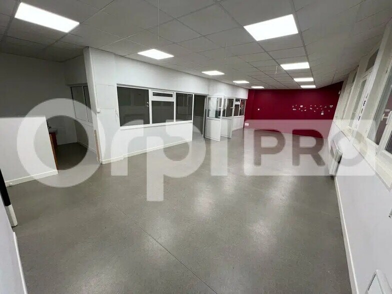 Retail in Villebon-sur-Yvette for lease - Building Photo - Image 1 of 7