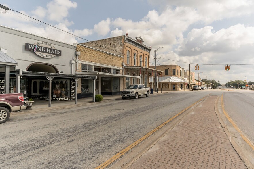 110 W North Main, Flatonia, TX, 78941 Storefront Property For Sale