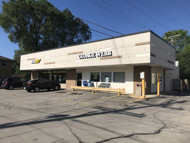 811-830 W Moreland Blvd, Waukesha, WI for lease - Building Photo - Image 2 of 7