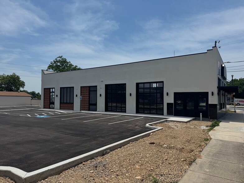 100 Blanco Rd, San Antonio, TX for lease - Building Photo - Image 2 of 7