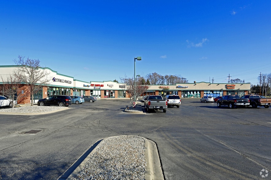 49125 Van Dyke Ave, Shelby Township, MI for lease - Building Photo - Image 2 of 5