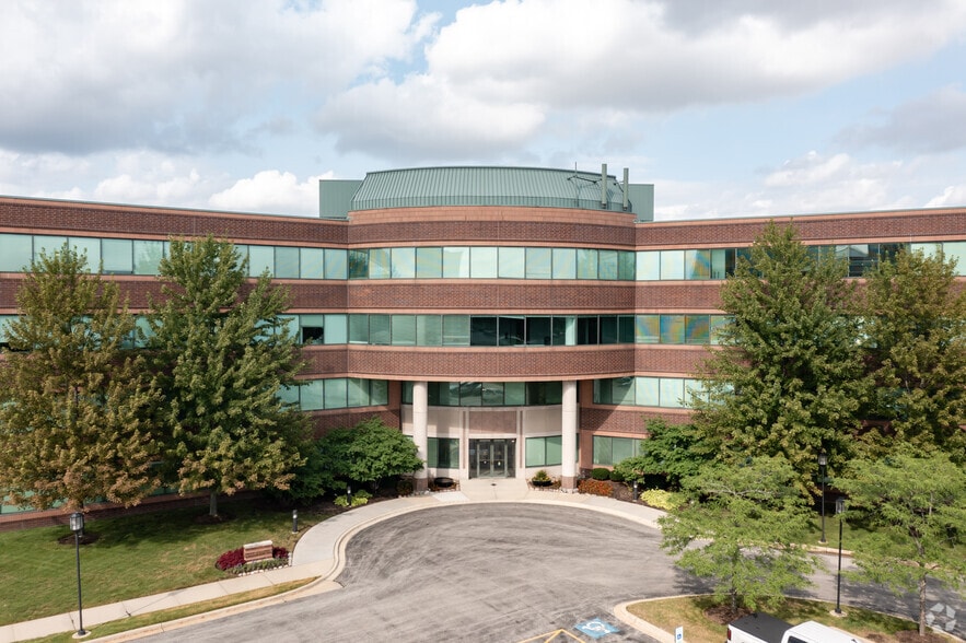 333 Pierce Rd, Itasca, IL for lease - Building Photo - Image 3 of 9