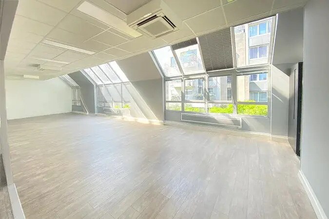 Office in Boulogne-Billancourt for lease Building Photo- Image 1 of 13