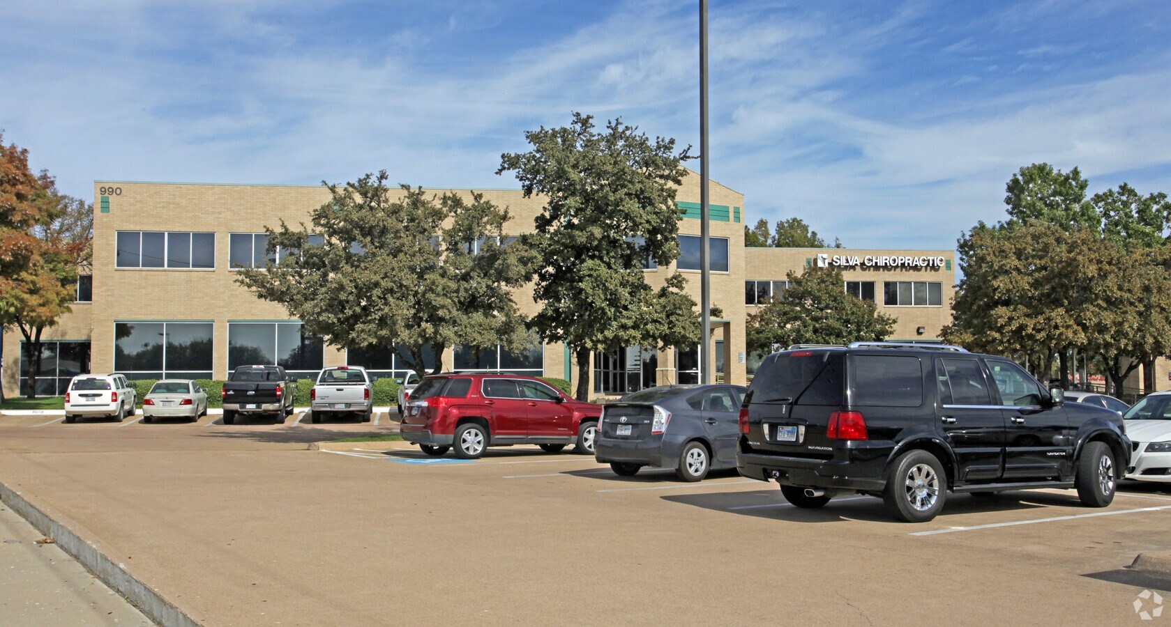 990 N Walnut Creek Dr, Mansfield, TX 76063