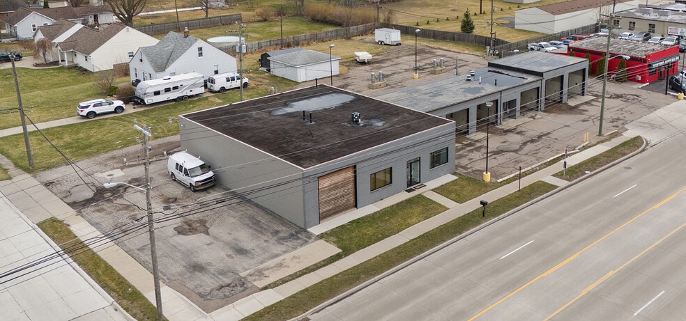 30201 Little Mack Ave, Roseville, MI for lease - Building Photo - Image 3 of 3