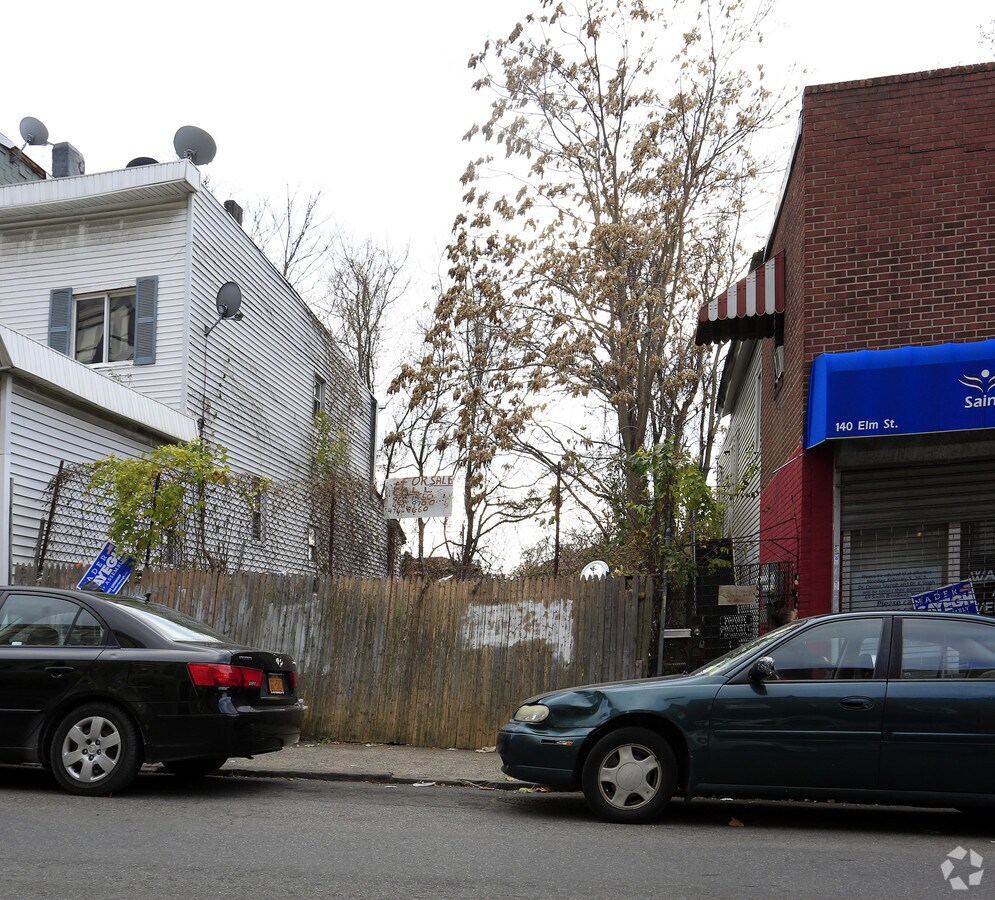 142 Elm St, Yonkers, NY 10701