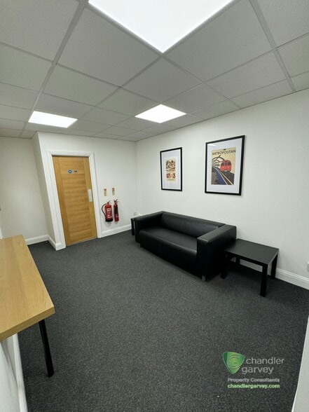 63-65 Woodside Rd, Amersham for lease - Building Photo - Image 3 of 12