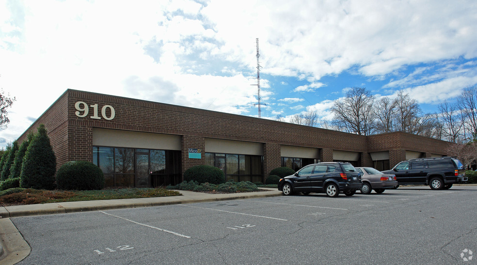 950 Tate Blvd, Hickory, NC for lease - Primary Photo - Image 3 of 8