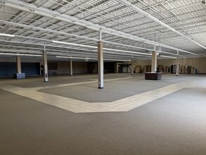 1569 N Aspen St, Lincolnton, NC for lease Interior Photo- Image 1 of 5