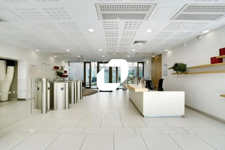 Office in Montévrain for lease - Lobby - Image 1 of 12