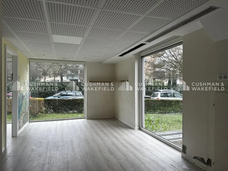 Office in Strasbourg for lease - Interior Photo - Image 2 of 11