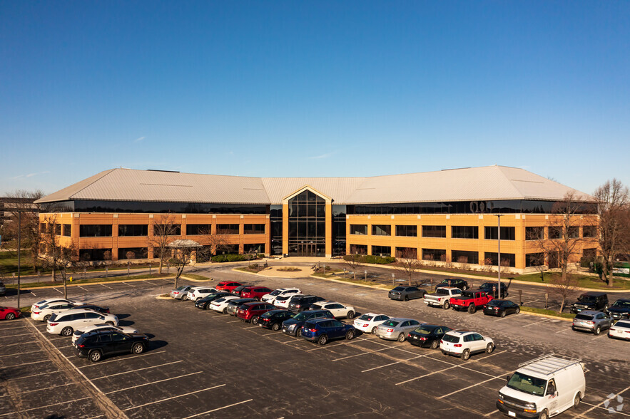 555 W Pierce Rd, Itasca, IL for lease - Building Photo - Image 1 of 6