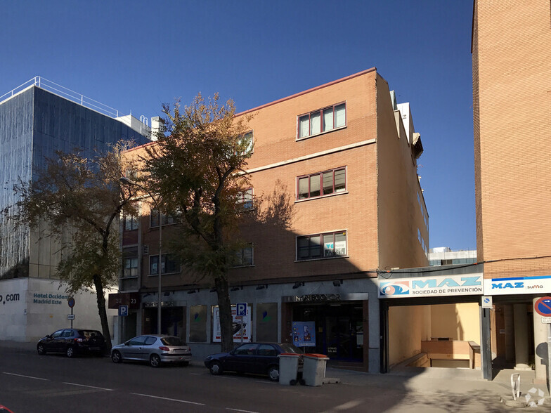 Calle De Julián Camarillo, 23, Madrid, Madrid for sale - Primary Photo - Image 2 of 2