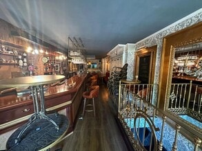 Retail in Barcelona, Barcelona for lease Interior Photo- Image 1 of 3