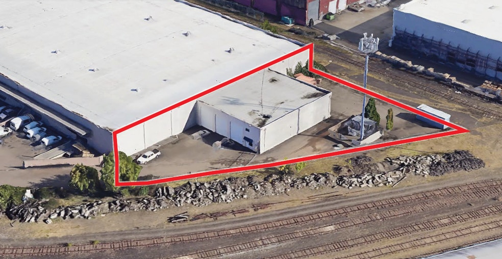 3232 NW Industrial St, Portland, OR for lease - Building Photo - Image 1 of 3