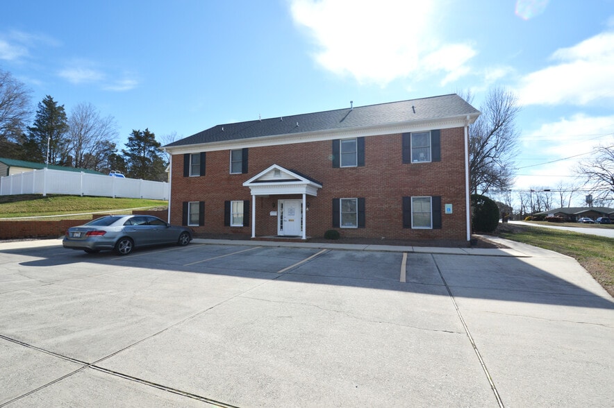 207 Oakdale Rd, Jamestown, NC for lease - Primary Photo - Image 1 of 5