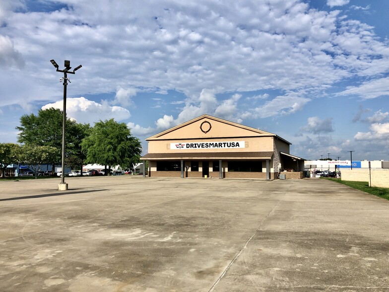 2144 N Locust Ave, Lawrenceburg, TN for sale - Building Photo - Image 1 of 1