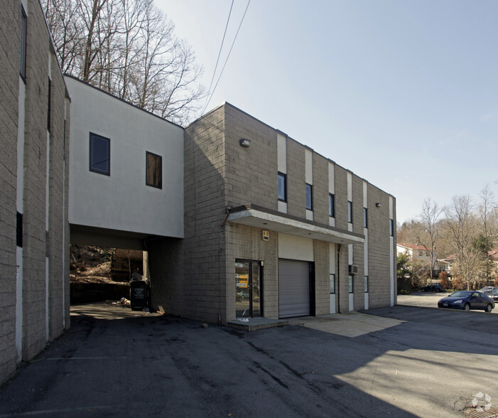 319-321 E Shore Rd, Great Neck, NY for lease - Primary Photo - Image 1 of 5