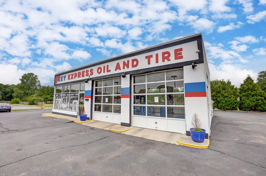 1307 N Detroit St, Xenia, OH 45385