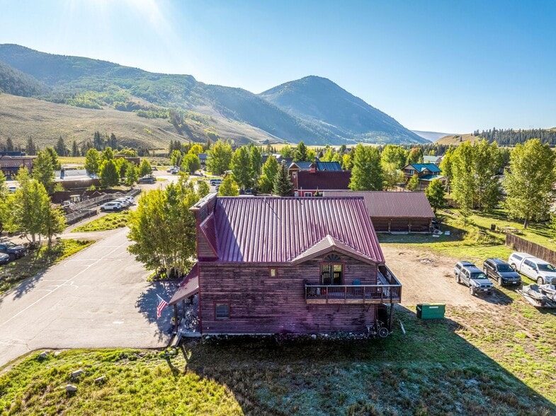 81 Gillaspey Ave, Crested Butte, CO for sale - Building Photo - Image 3 of 51