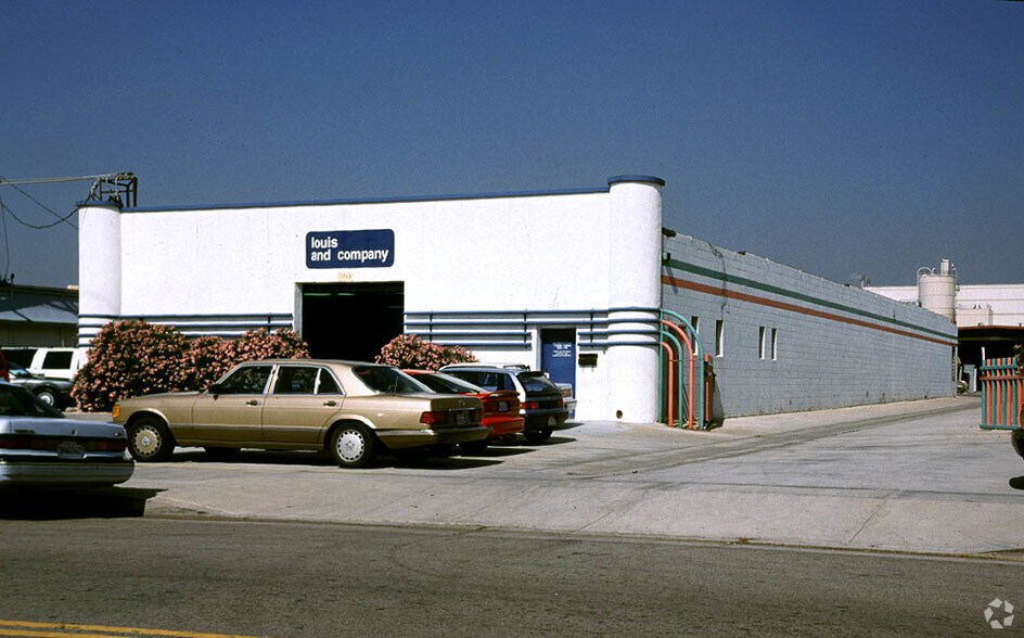 15749 Strathern St, Van Nuys, CA 91406